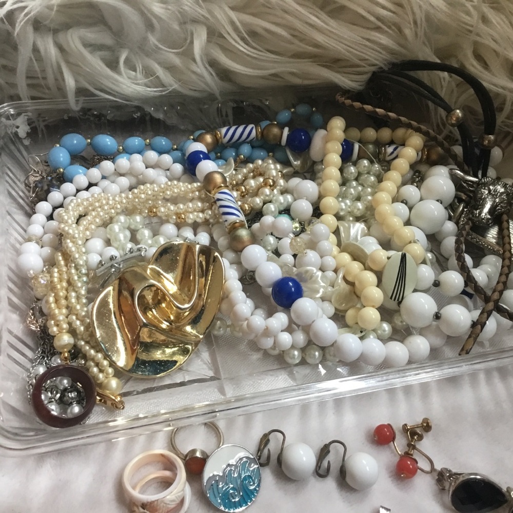 4.24 lb Costume Jewelry Bulk
Vintage, Modern, Designer, Unbranded 🌼 Resellers - Picture 10 of 15